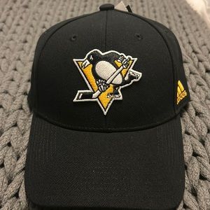 NWT: Adidas Pittsburgh Penguins Cap. 🐧 OS.